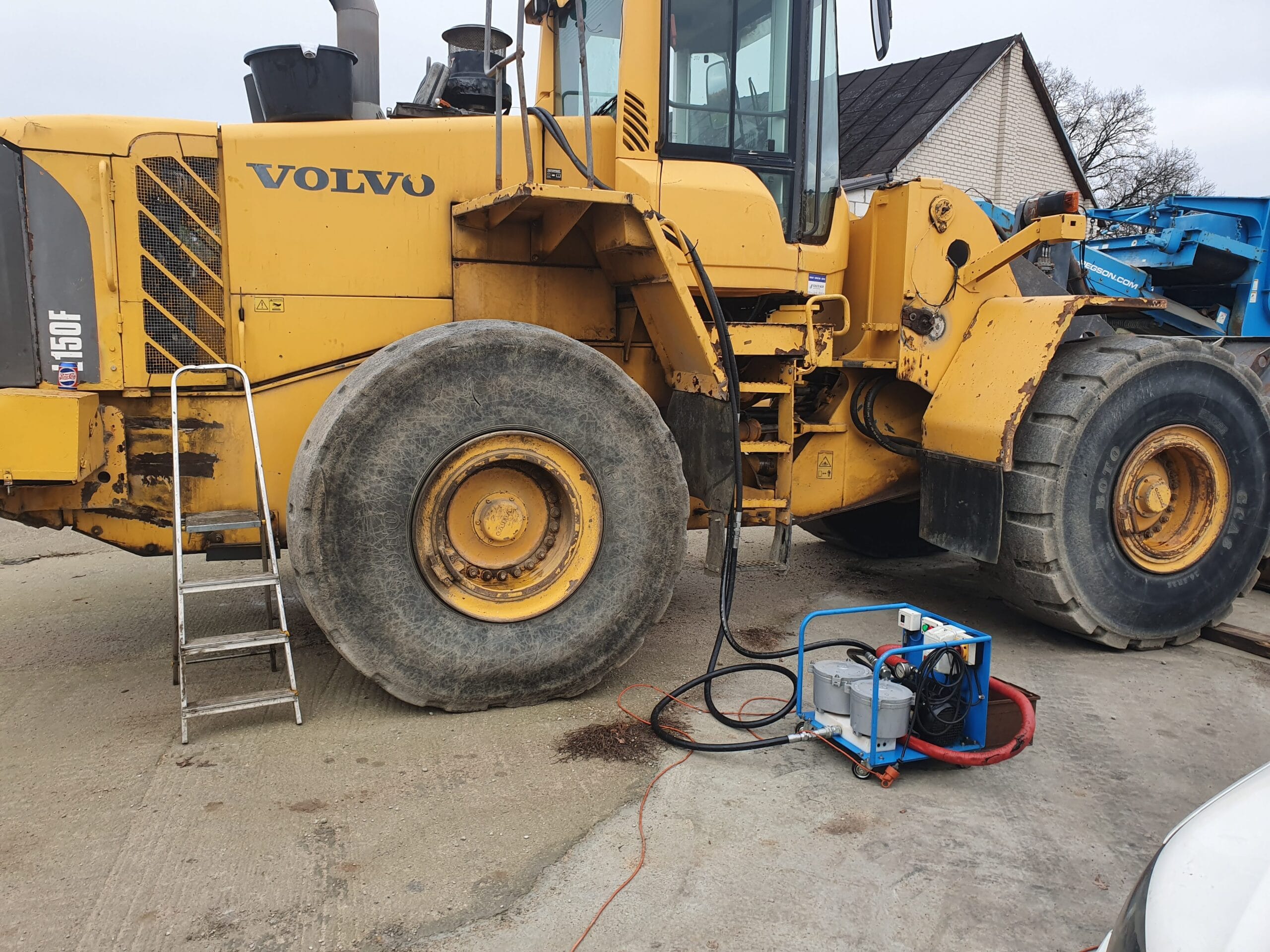 Mikrofiltracja oleju hydraulicznego – ładowarka Volvo L150F, realizacja Matimpex